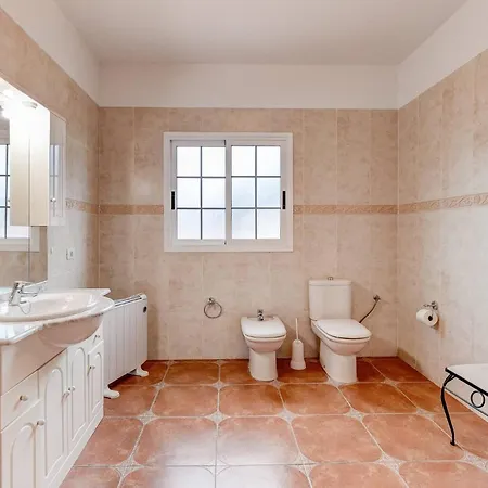 Beautiful Arianny House With Pool Apartman Arona