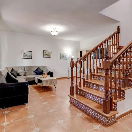 Beautiful Arianny House With Pool Arona
